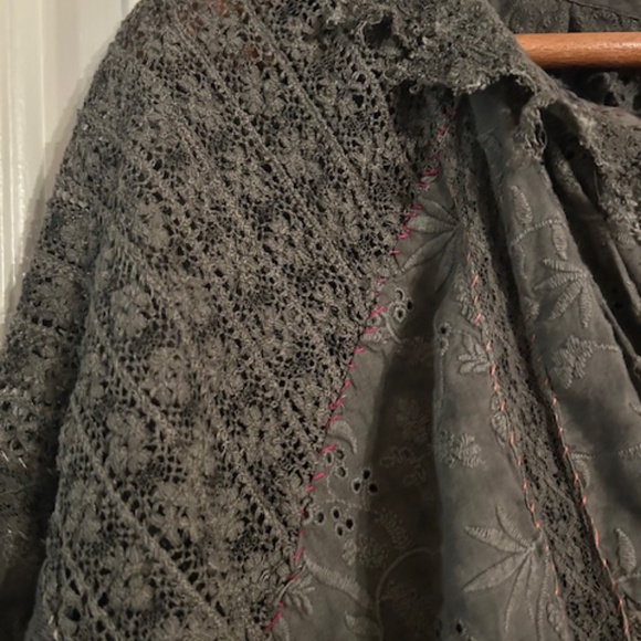 NWT- Magnolia Pearl Gabriella Blouse - Picture 7 of 8